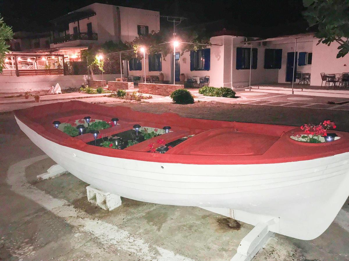 Katerina Beach Rooms Ándros Екстериор снимка